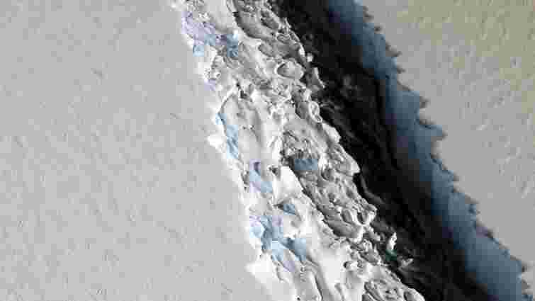 В Антарктиді NASA виявило гігантську тріщину в 112 км довжиною