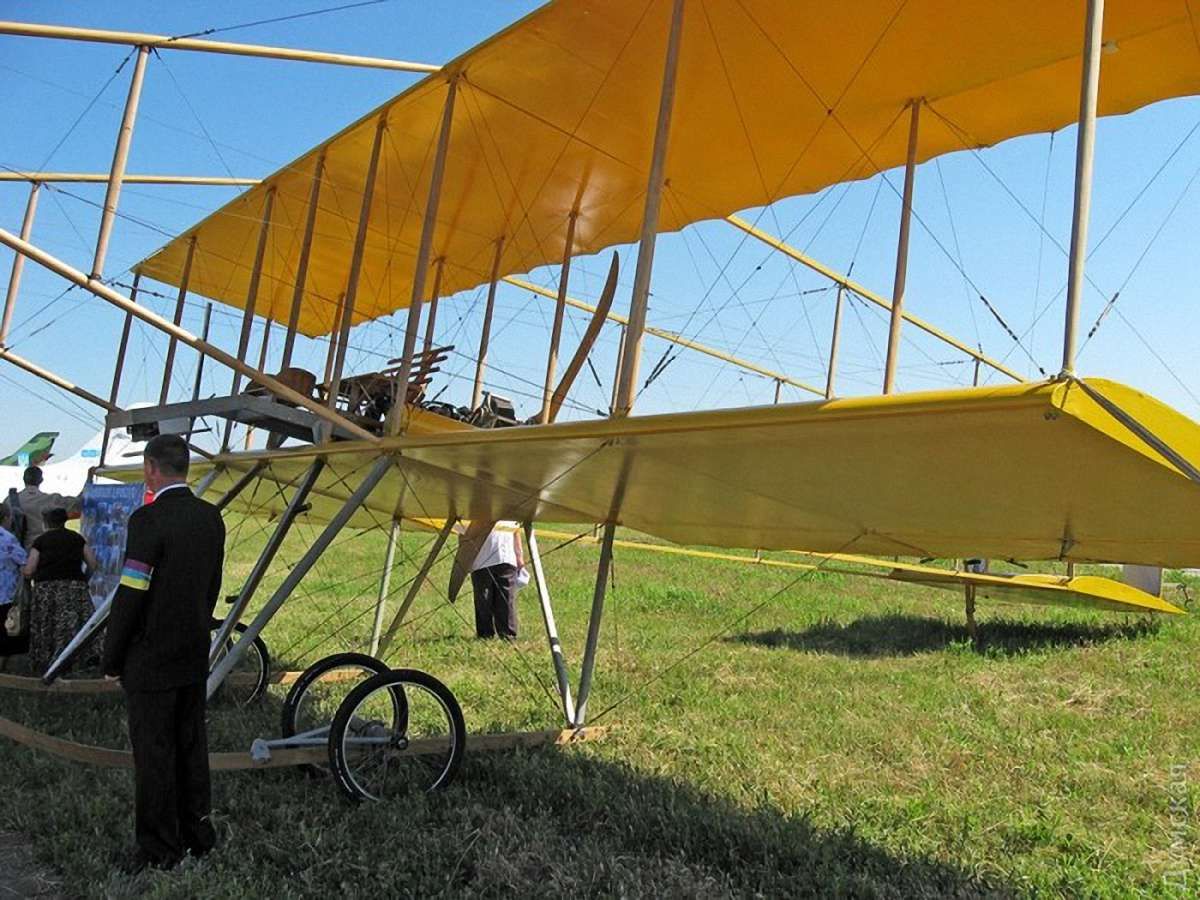 Одесит підняв у небо аероплан, зроблений по кресленнях 1910 року 