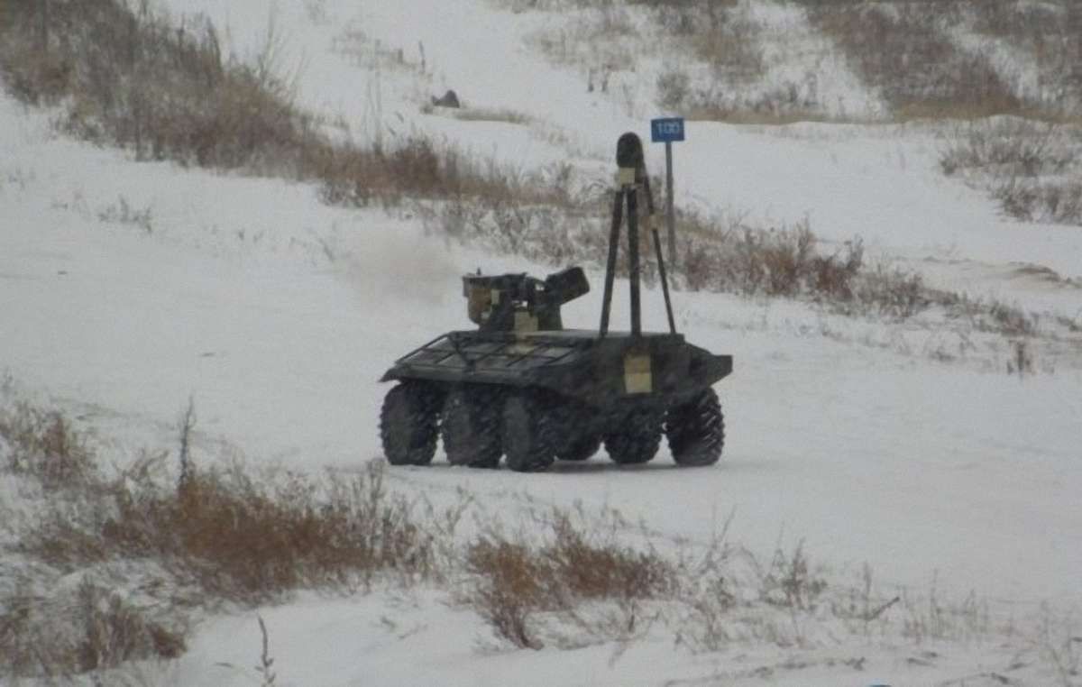 Український безпілотний БТР «Фантом» продемонстрував свої бойові можливості