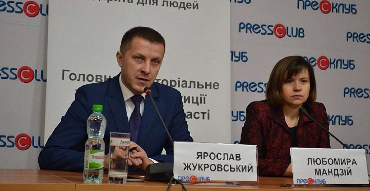 Львівські школярі можуть попрацювати помічниками нотаріусів та адвокатів