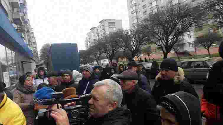 Через протести мешканців у Львові перевірять ремонт супермаркету «АТБ»