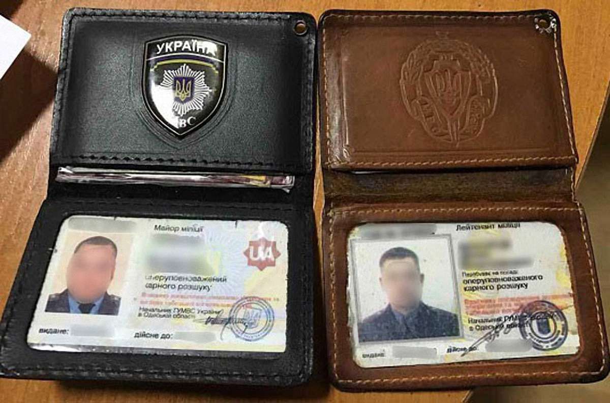  В Одесі УВБ затримало на хабарі від переселенки колишніх та діючих правоохоронців