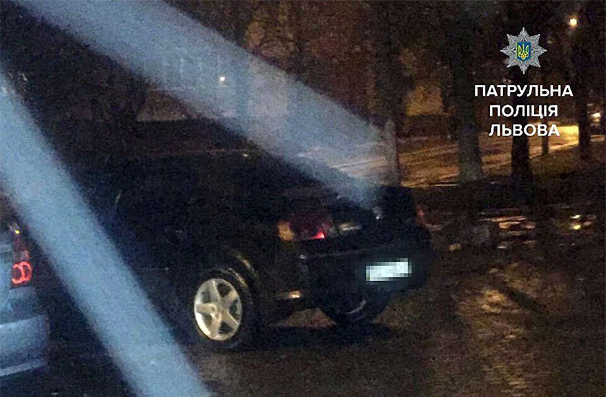 Львівські патрульні знайшли викрадений автомобіль