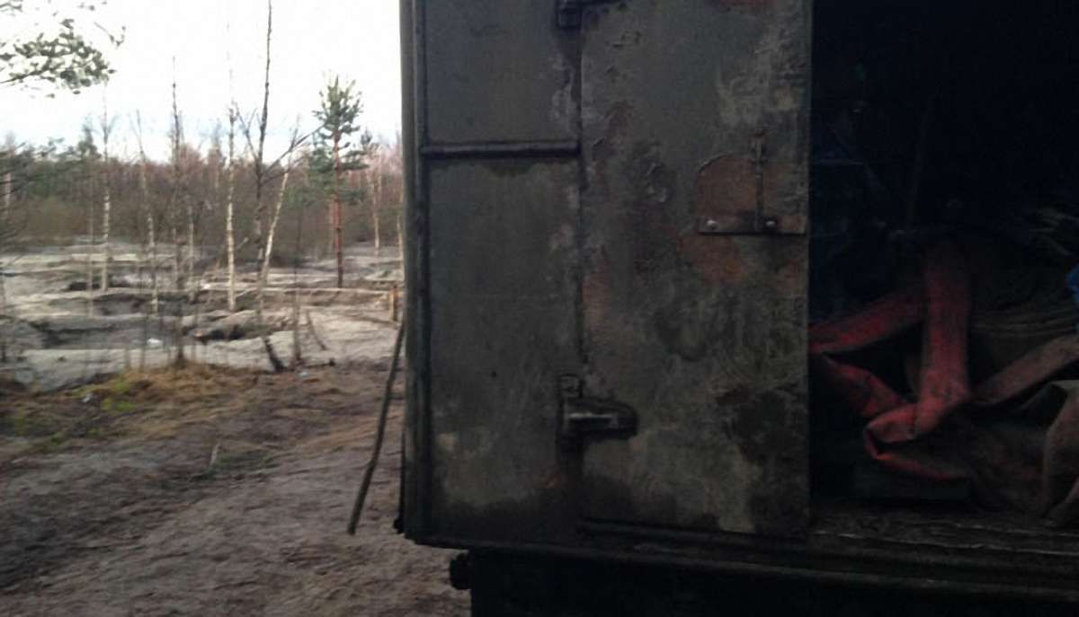 На Житомирщині прикордонники виявили дев'ятьох нелегальних копачів бурштину