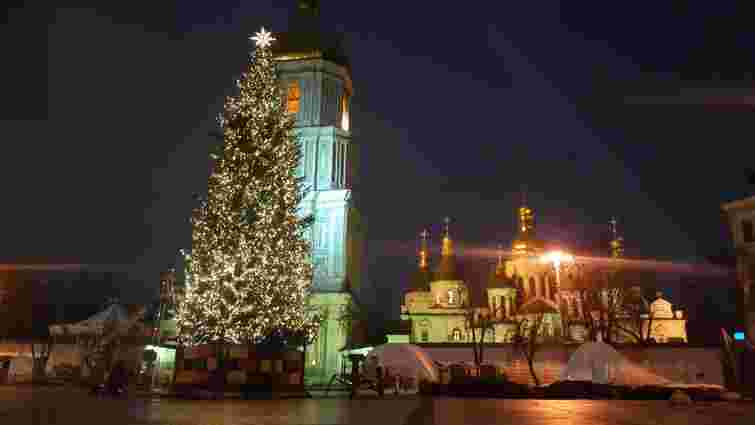 На головній ялинці України запалили новорічні вогні