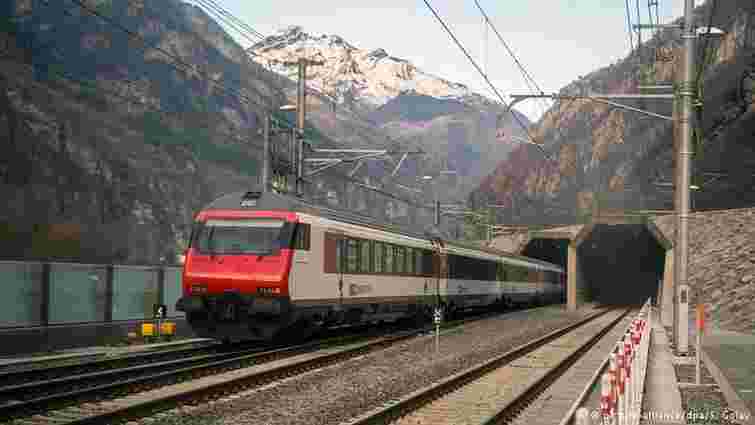 У Швейцарії запрацював найдовший в світі залізничний тунель