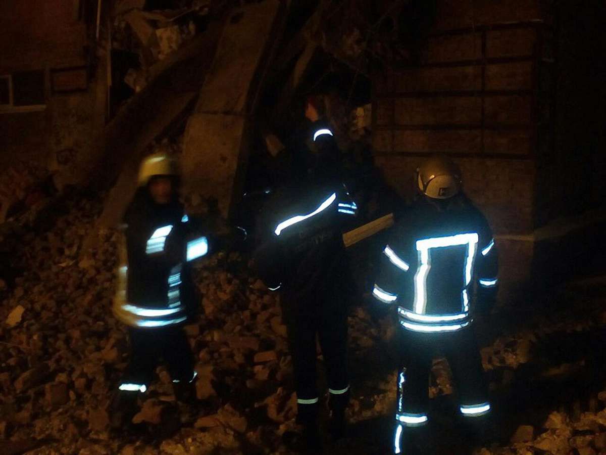 У Чернігові обвалилася будівля гуртожитку, є постраждалі