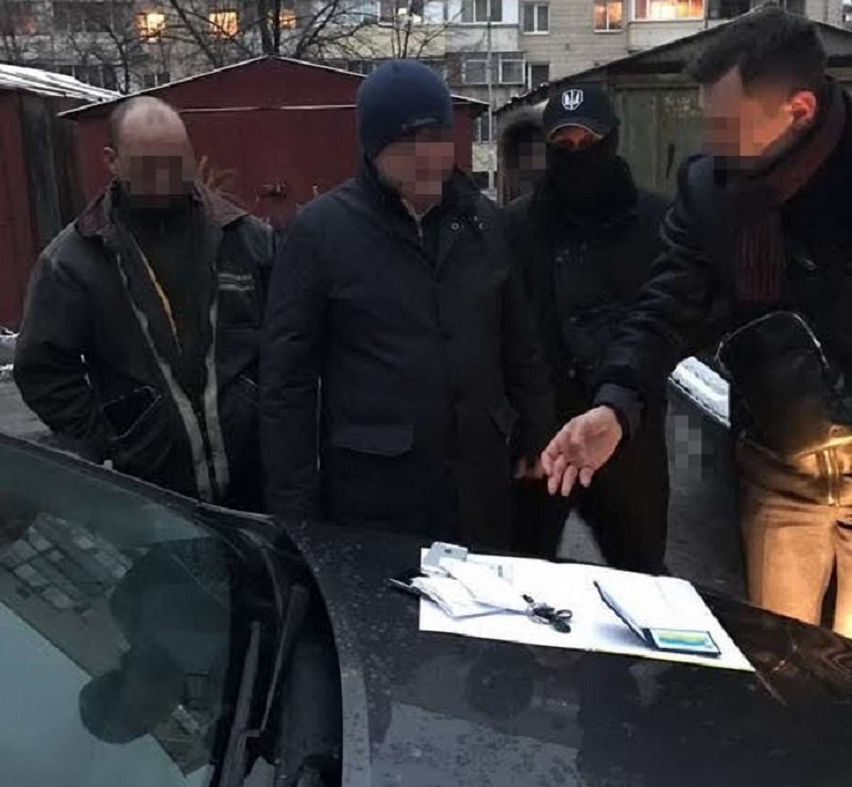 У Києві затримали на хабарі державного виконавця