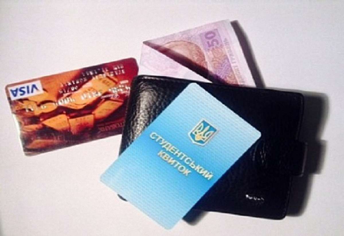 Володимир Гройсман пообіцяв підвищити стипендії до ₴2 тис.
