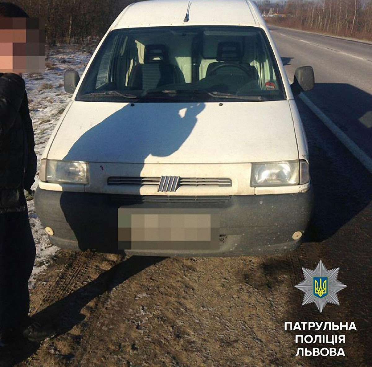 Львівські патрульні затримали водія, який перевозив тонну спирту без документів