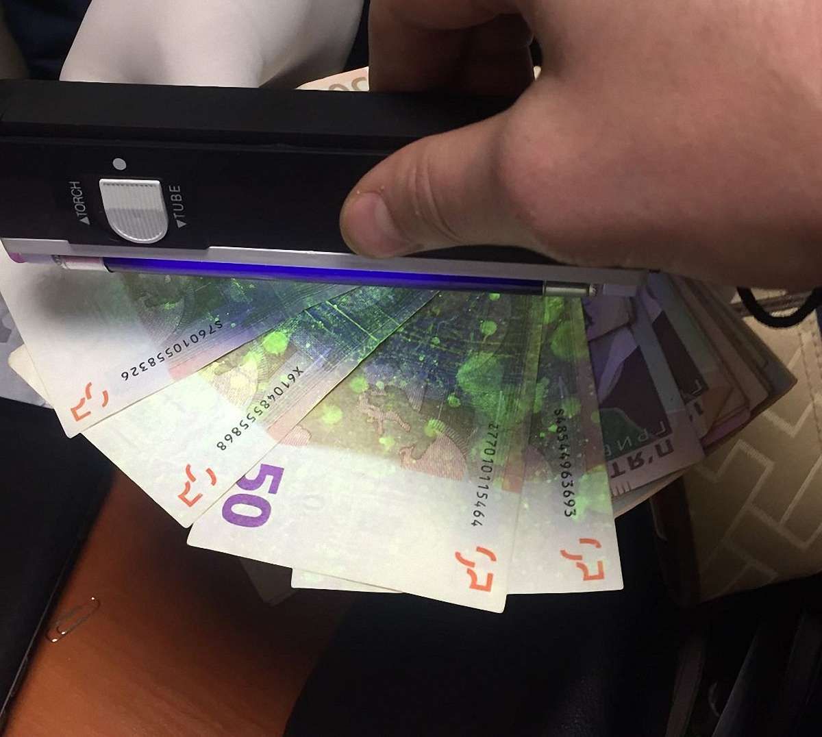На Львівській митниці викрили схему систематичних хабарів