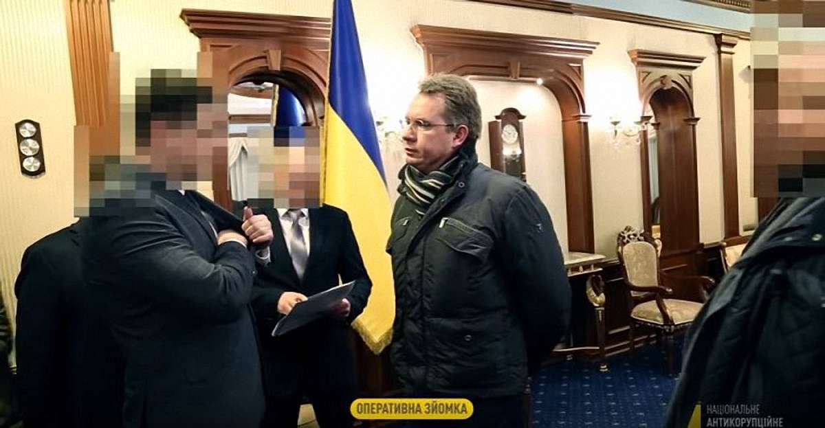 НАБУ опублікувало відео вручення повідомлення про підозру голові ЦВК