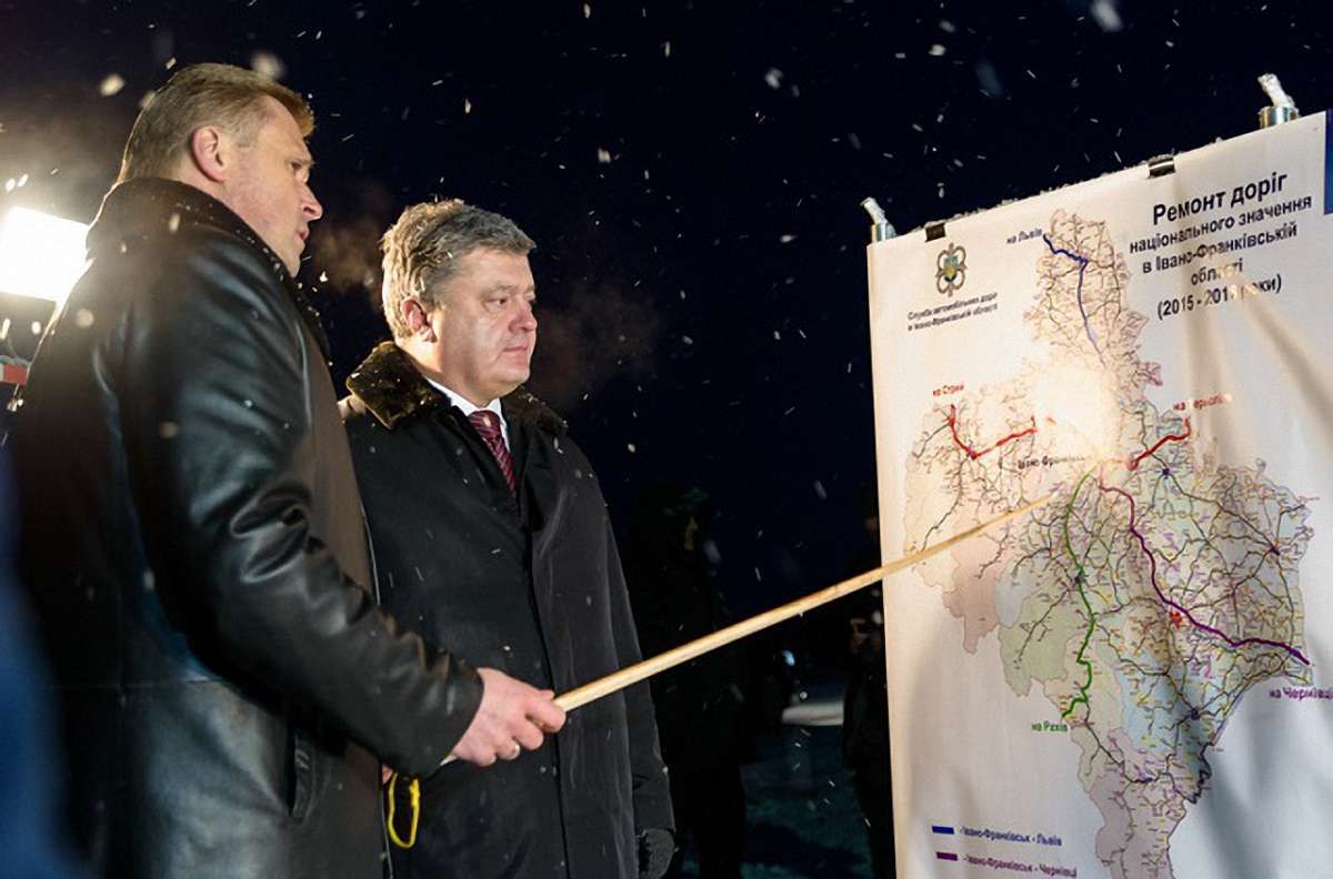 Петро Порошенко перевірив, як реконструюють дороги на Прикарпатті