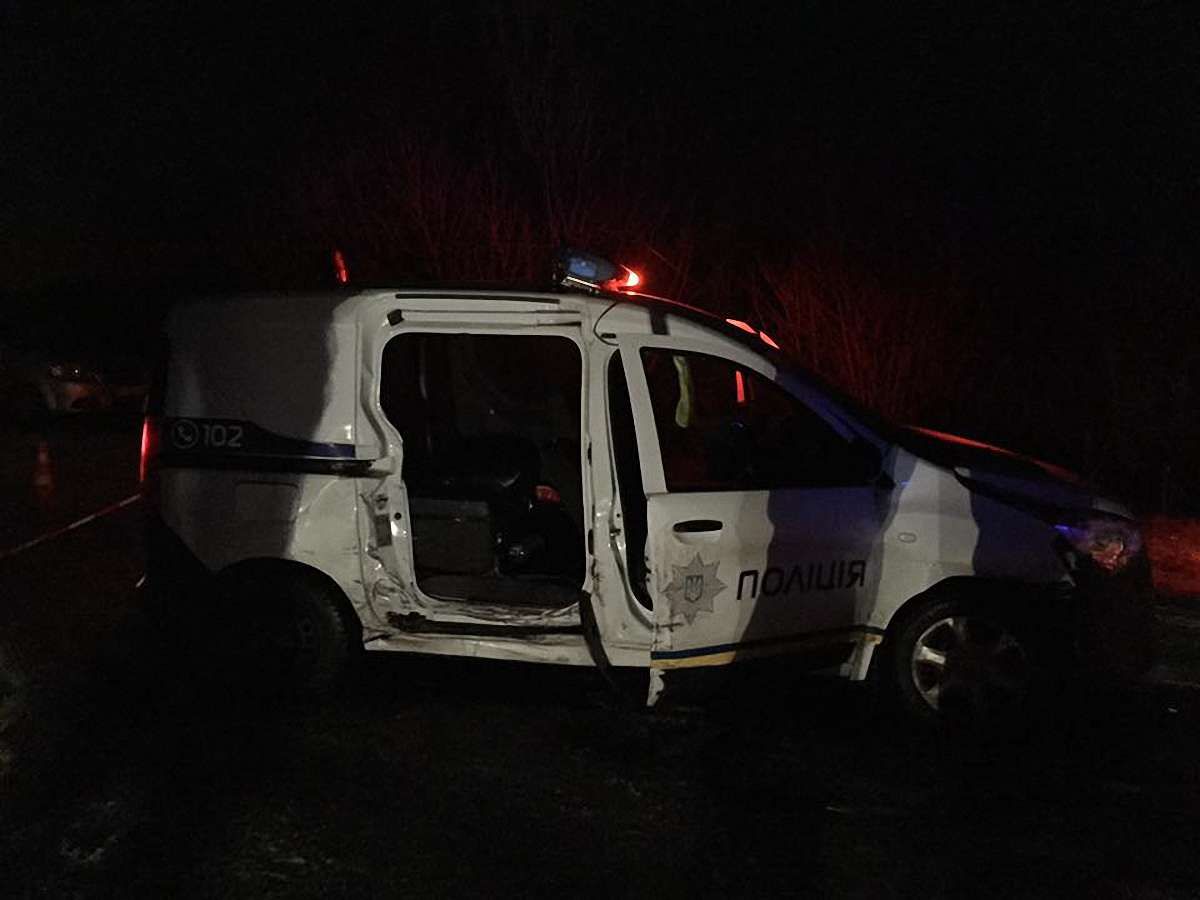 На Жовківщині злодії на мікроавтобусі протаранили авто поліцейських