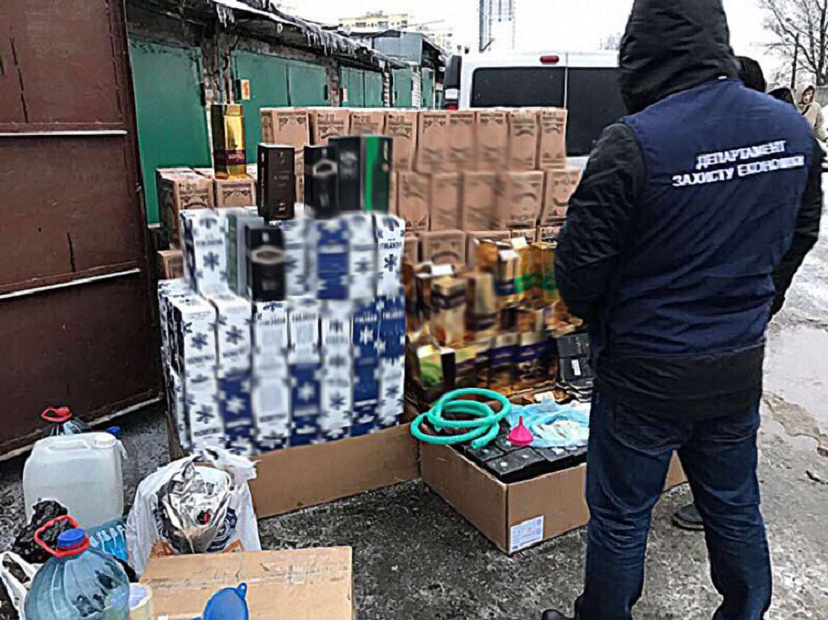 На Київщині вилучили 7,6 тонн фальсифікованого алкоголю вартістю майже ₴2 млн