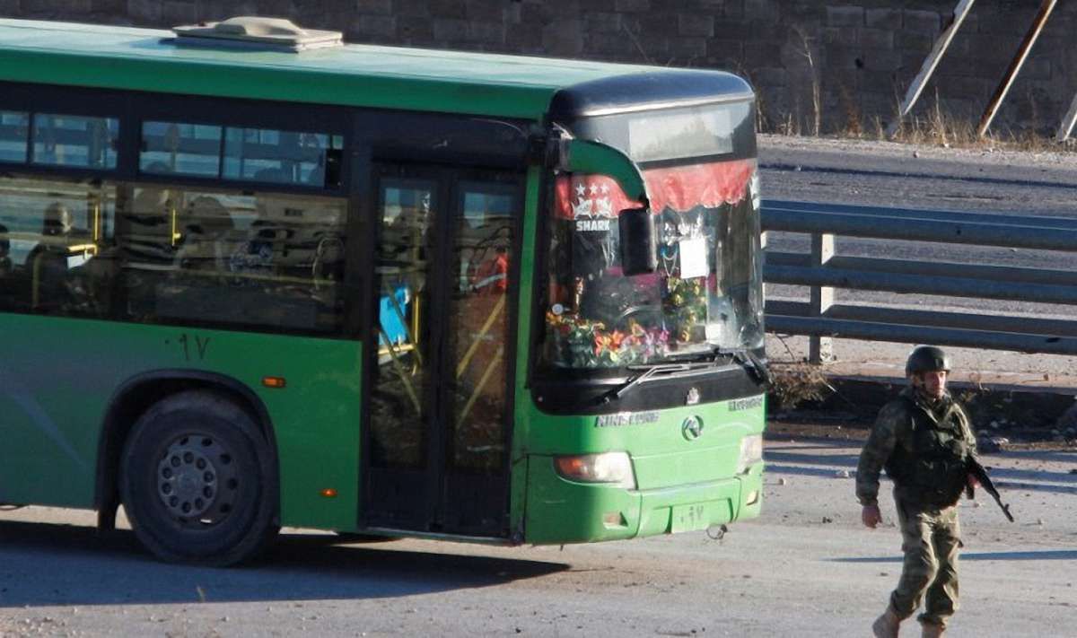 Евакуацію цивільних мешканців Алеппо у Сирії знову зупинили