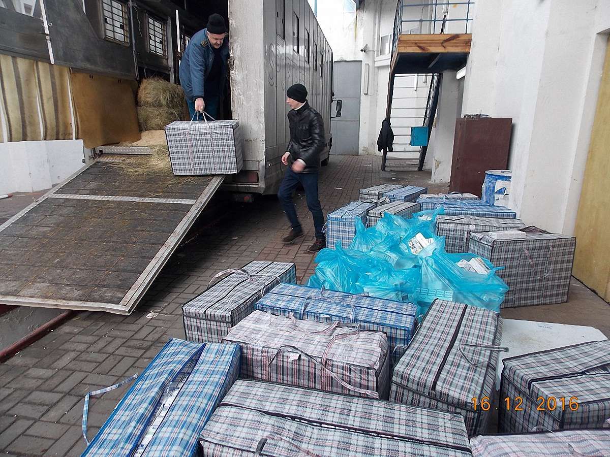 На кордоні з Польщею затримали рекордну кількість контрабандних сигарет