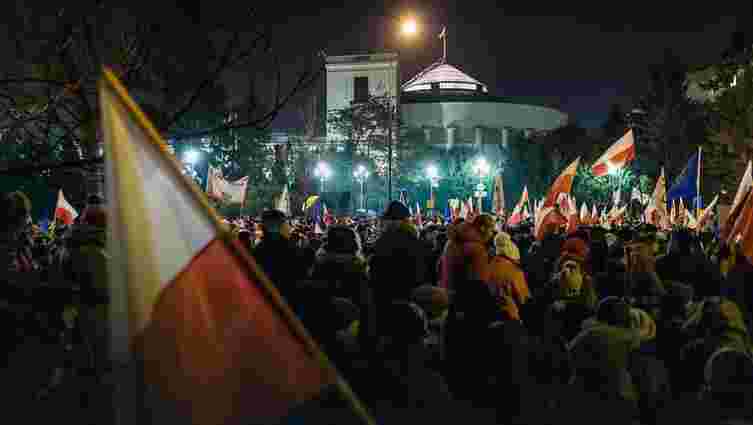 У Польщі учасники антиурядових протестів блокували будівлю Сейму