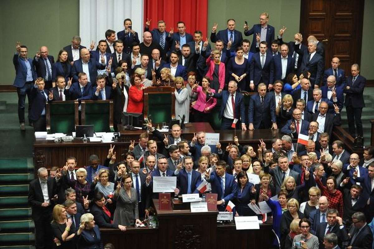 Через кризу у Сеймі польська опозиція не виключає можливості дострокових виборів