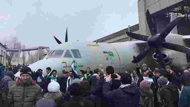 «Антонов» презентував новий багатоцільовий літак Ан-132D