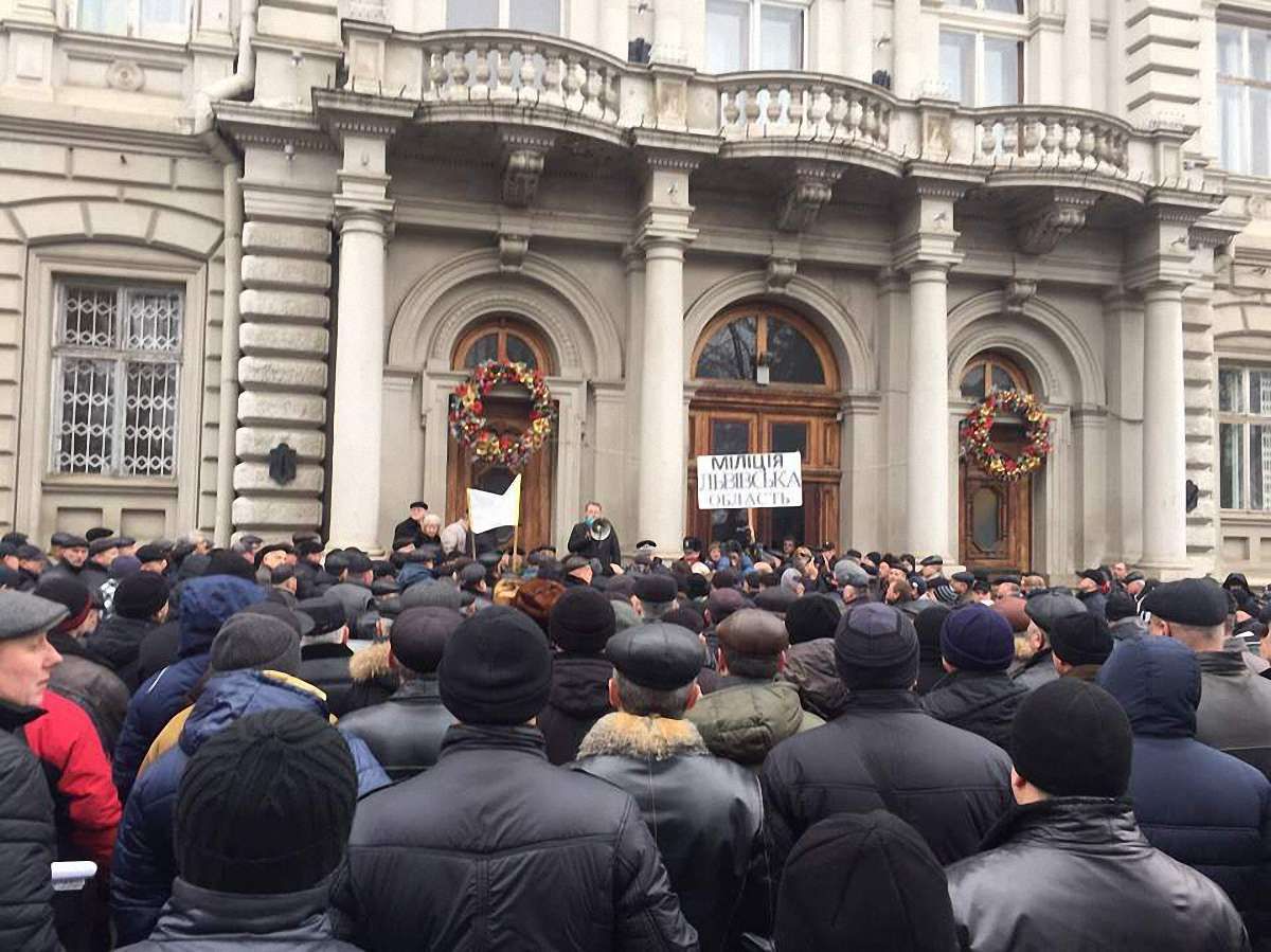 Колишні міліціонери біля Львівської ОДА вимагали підвищити їм пенсії