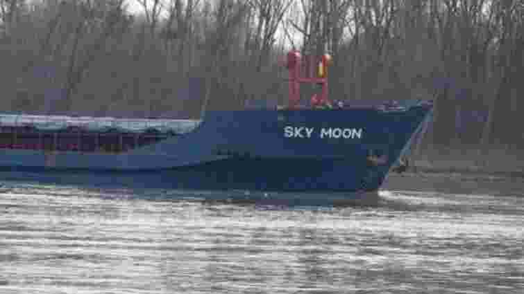 Прокурори оголосили підозру капітану судна «Sky Moon», яке заходило в порти анексованого Криму