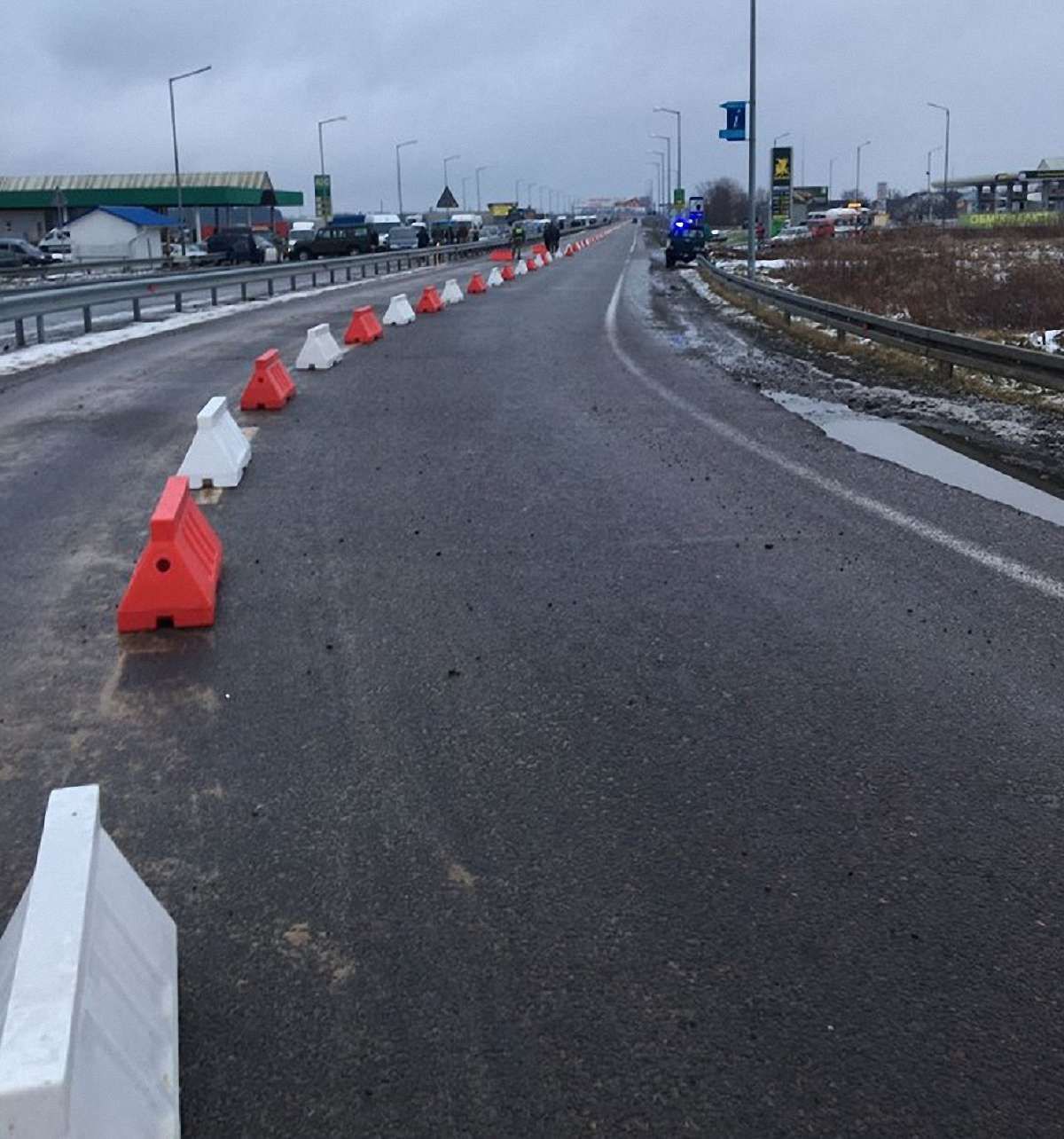 У Краковці розмежували смуги руху для авто української та іноземної реєстрації
