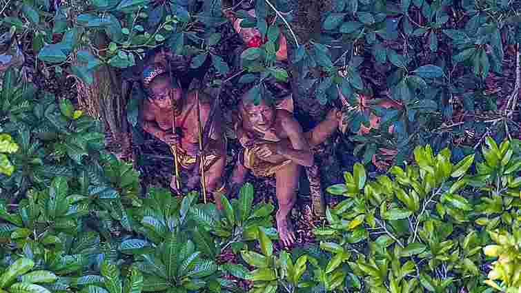 Бразильський фотограф знайшов невідоме плем'я індіанців у лісах Амазонки