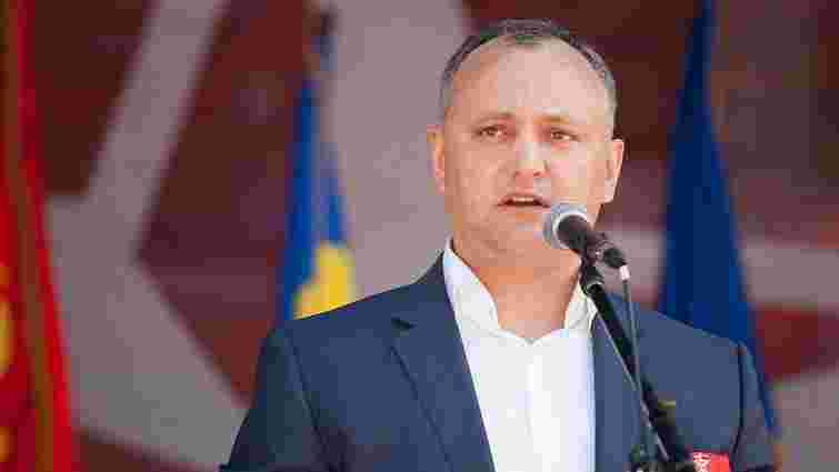 Новий президент Молдови Ігор Додон зняв зі своєї резиденції прапор ЄС