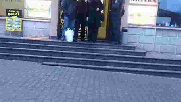 З торгового центру у Львові евакуювали людей через повідомлення про замінування