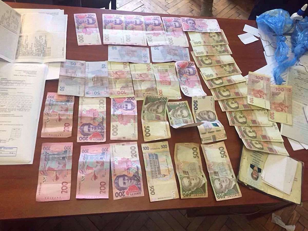 У Львові викрили схему вимагання хабарів за сертифікати Євро-5 на імпортовані авто
