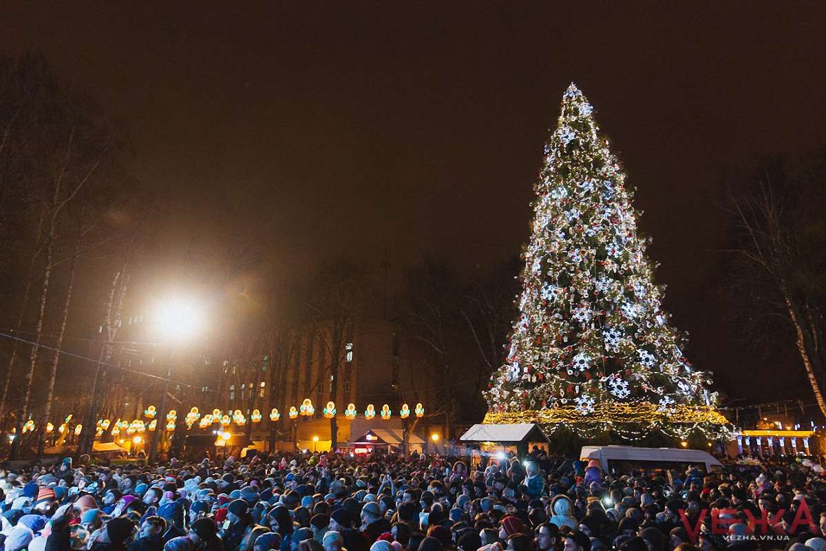 12 найцікавіших новорічних ялинок України