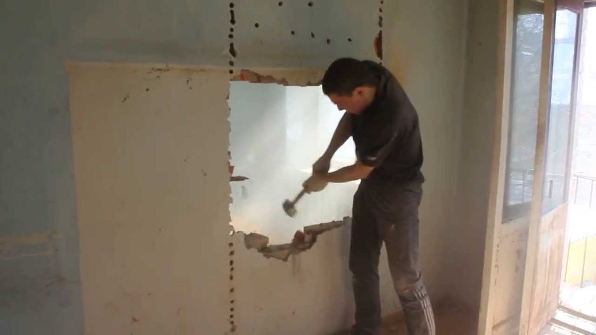 В Україні скасували необхідність дозволів на перепланування житла