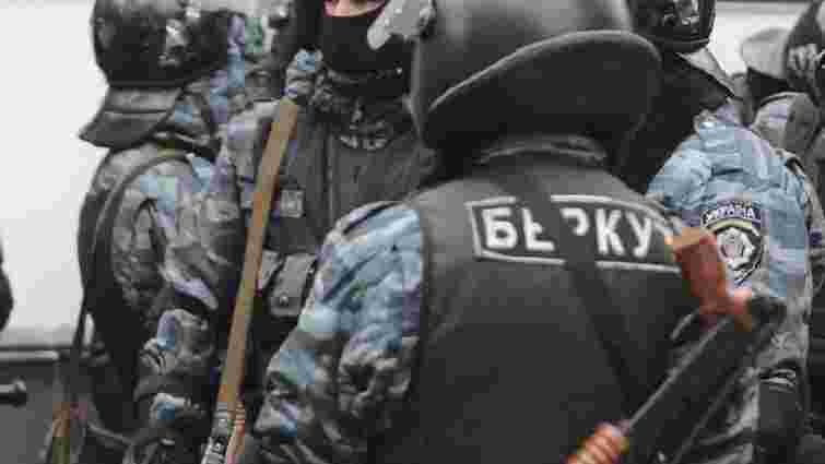 Командиру взводу спецпризначенців поліції повідомили про підозру за переслідування майданівців