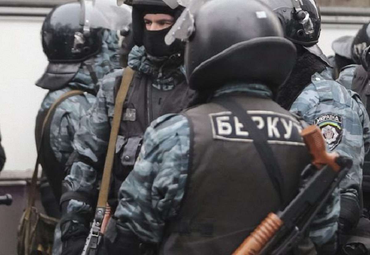 Командиру взводу спецпризначенців поліції повідомили про підозру за переслідування майданівців
