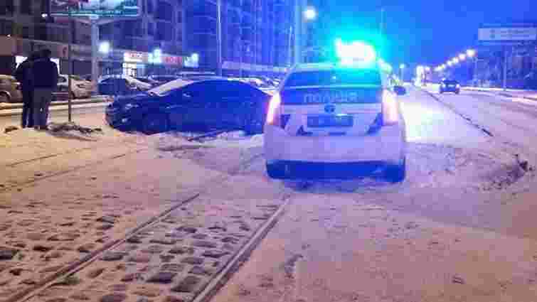У Львові водій напідпитку, втікаючи від поліції, скоїв ДТП