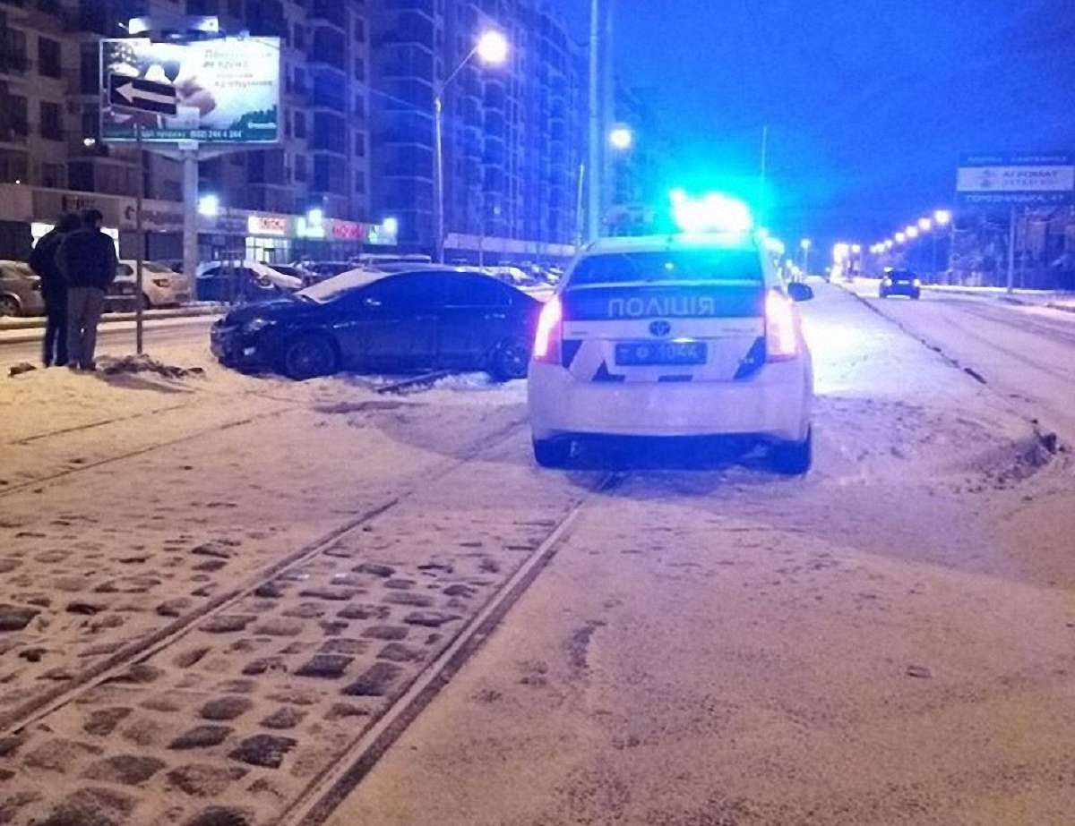 У Львові водій напідпитку, втікаючи від поліції, скоїв ДТП