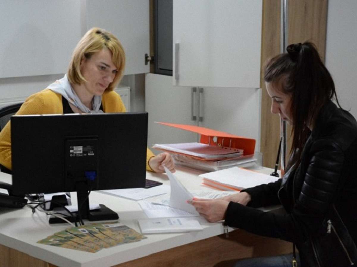 У Львові в ЦНАПах виникають черги, бо люди масово закривають ФОПи