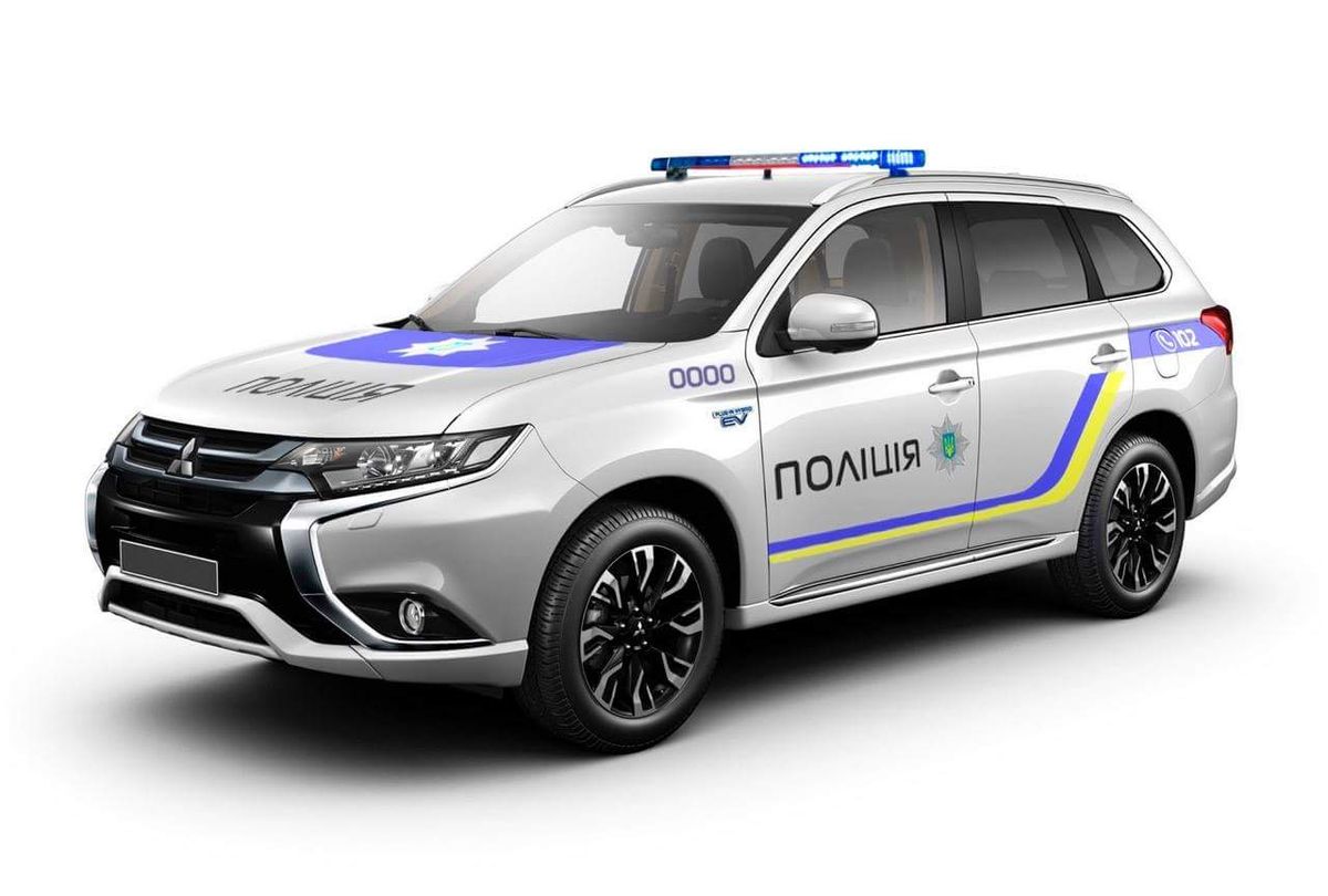 Mitsubishi Motors знизила вартість гібридних позашляховиків для української поліції на 14%