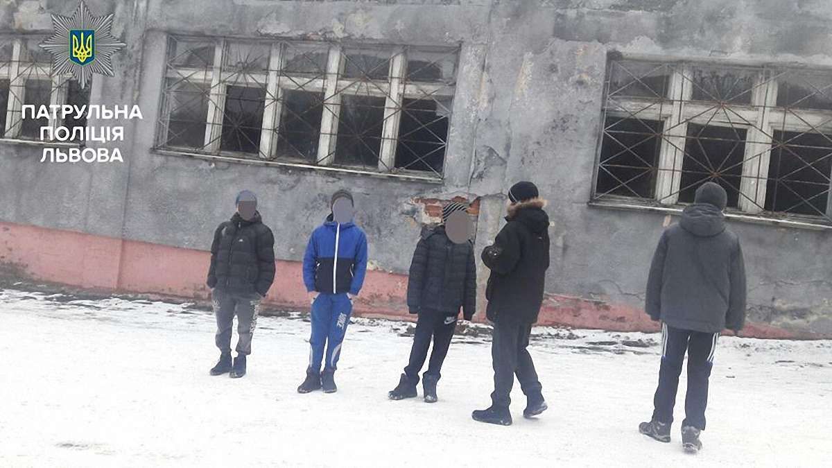 Двоє 10-річних школярів піднялися на 50-метрову вишку у Львові