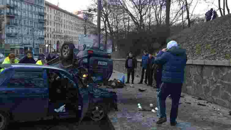 У центрі Києва сталася масштабна ДТП, дві особи у важкому стані