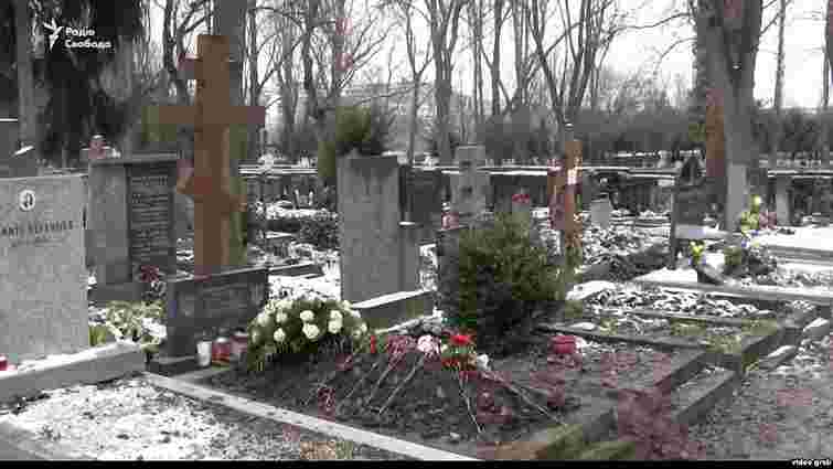 Родичі похованого замість Олександра Олеся не знали, кому належить могила