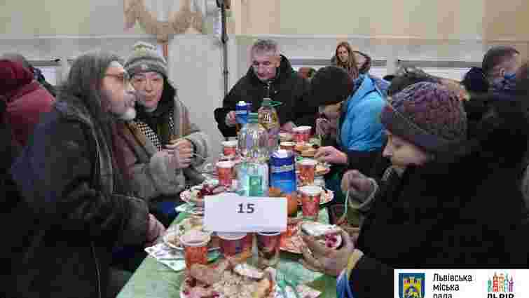 У Львові для малозабезпечених осіб влаштували святковий різдвяний обід