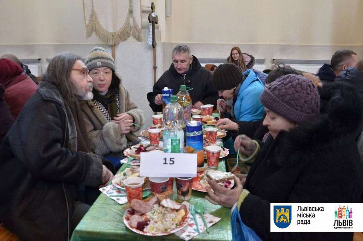 У Львові для малозабезпечених осіб влаштували святковий різдвяний обід