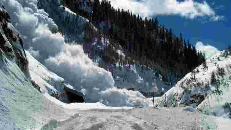 ДСНС попередила про високу ймовірність сходження лавин у Карпатах