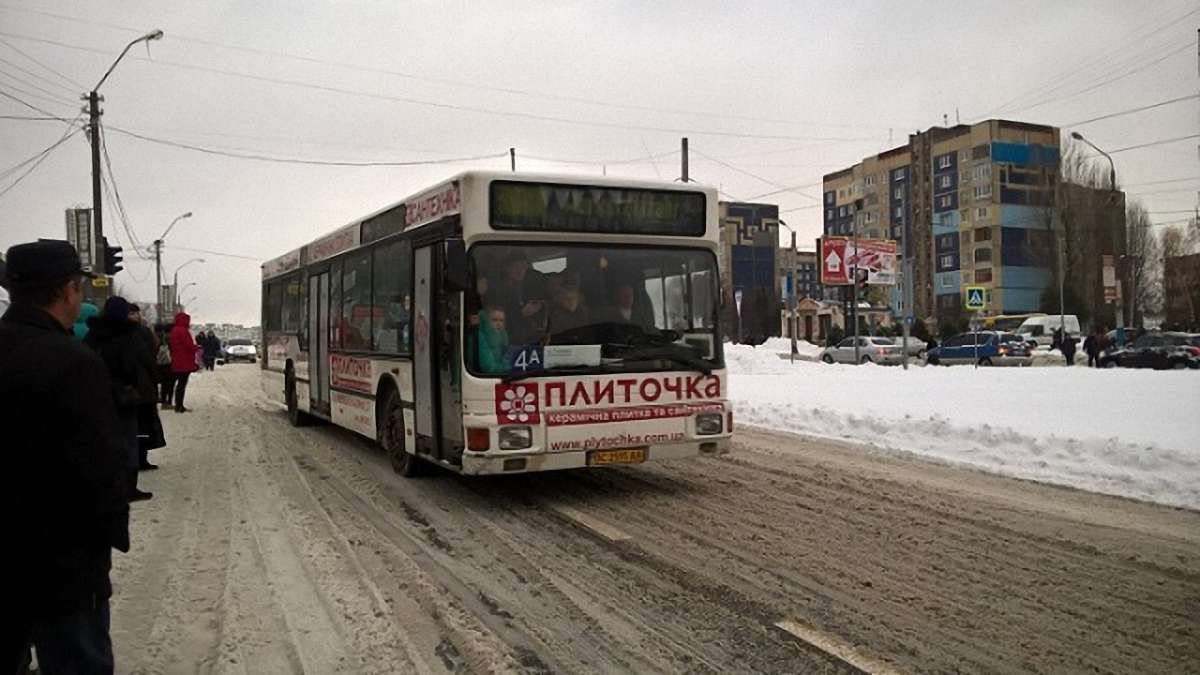 На вулиці Львова виїхали понад 400 одиниць громадського транспорту