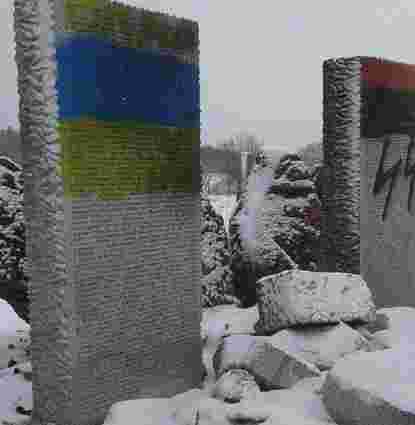 На Львівщині вандали знищили пам'ятник загиблим полякам