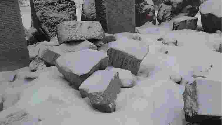 Пам’ятник загиблим полякам у Гуті Пеняцькій розбили кувалдами