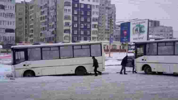 Львівські маршрутки не працювали в мороз через погану якість пального