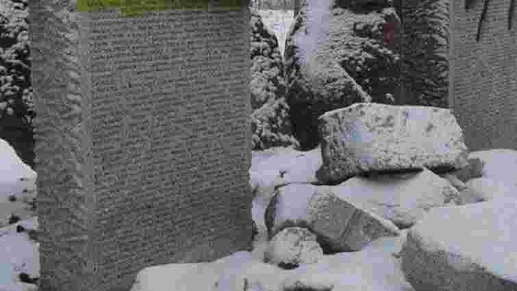 Через зруйнований пам’ятник загиблим полякам на Львівщині поліція відкрила провадження